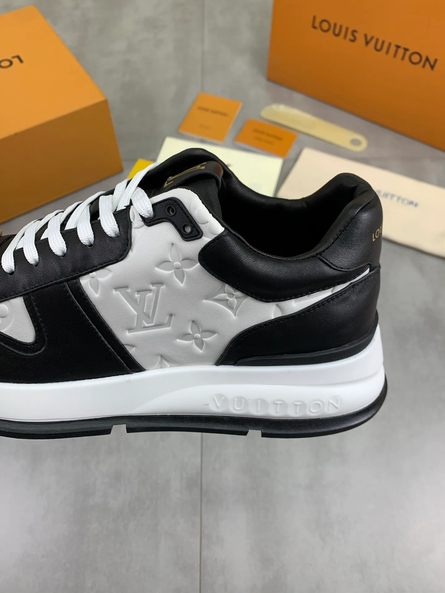 Factory price P820 💶 Top version [LOUIS VUITTON] counter series (original order) new style 🍀LV Louis Vuitton - top version LV classic high-top trendy shoes! Made of imported original craft calfskin, original breathable lining, and original wear-resistant, lightweight, high-end TPU outsole! High quality products! 3️⃣ colors available, size: men’s 39-44 (38 45 customized)